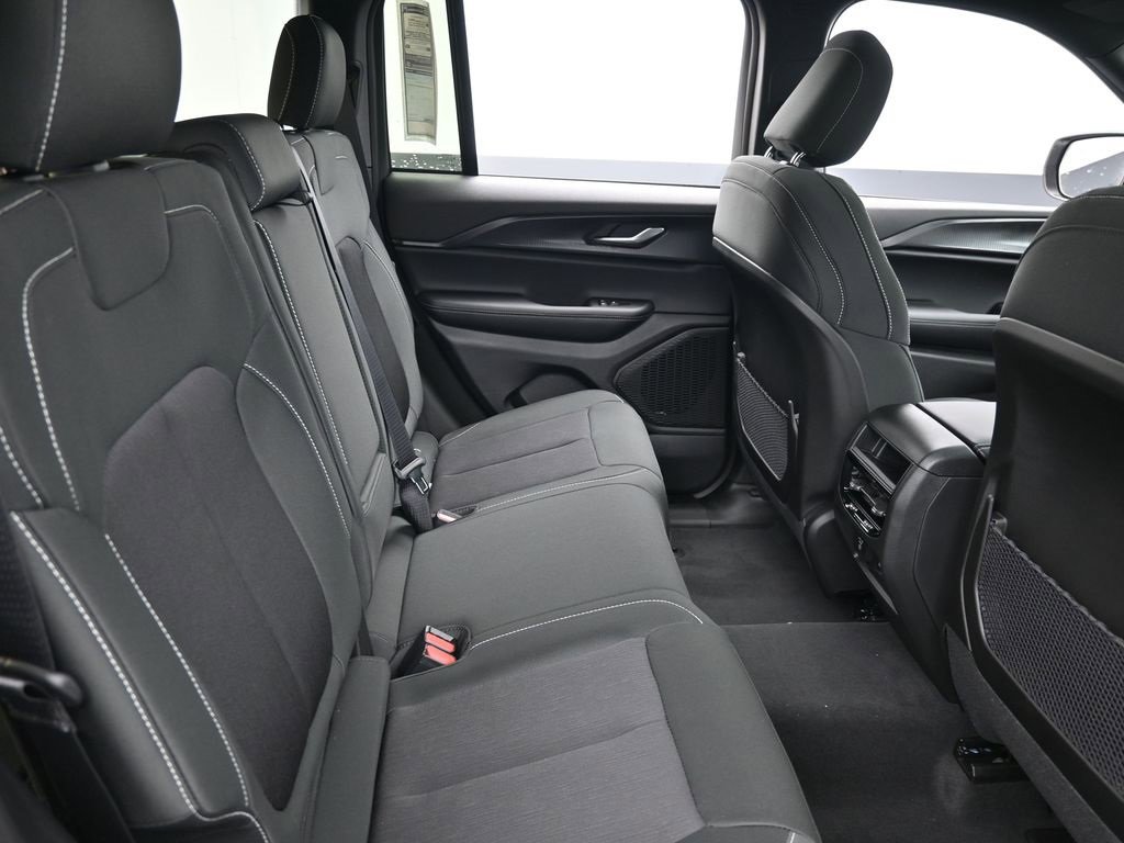 New 2025 Jeep Grand Cherokee Laredo X w/ Luxury Tech Group I image 18