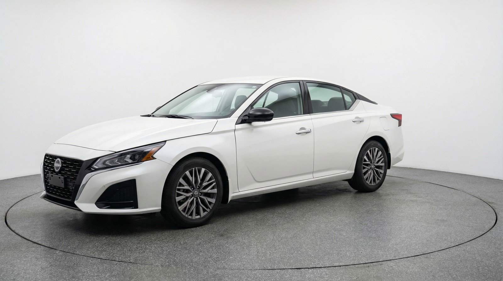 Used 2025 Nissan Altima 2.5 SV image 3