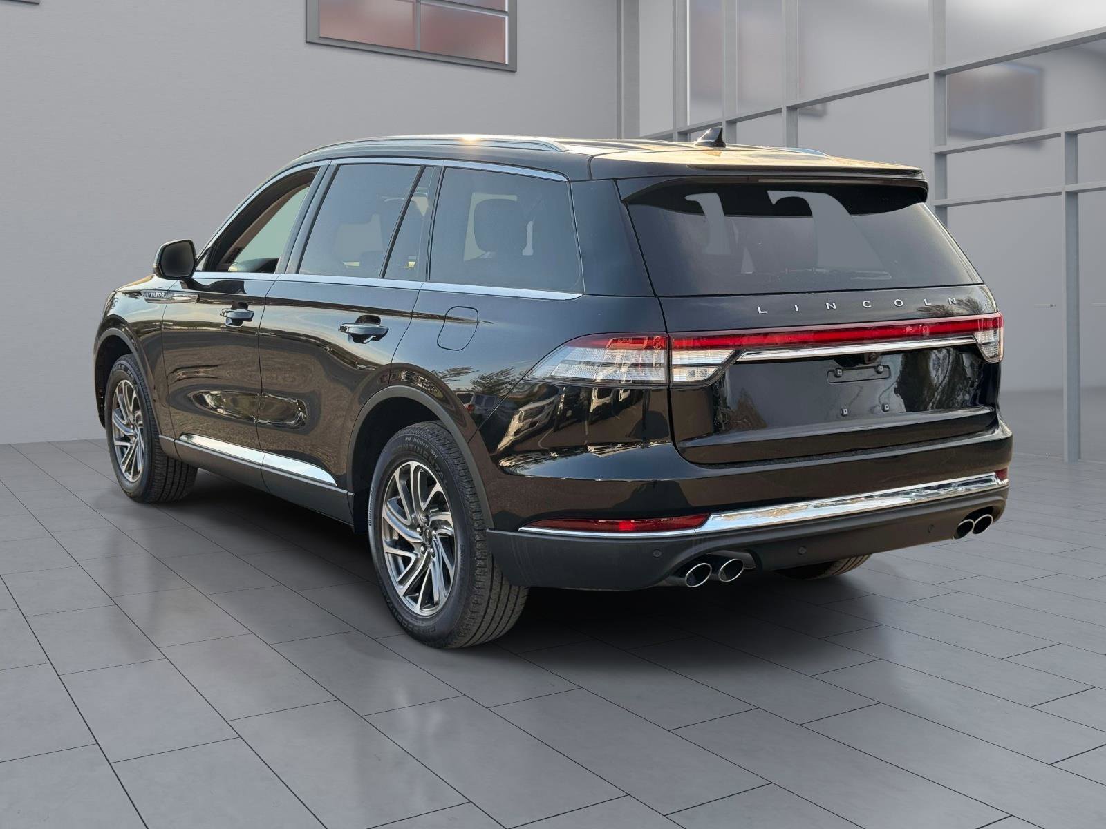 Used 2023 Lincoln Aviator AWD w/ Elements Package image 5