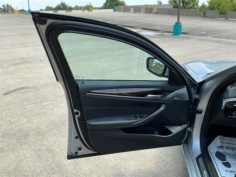 Used 2017 BMW 540i xDrive AWD/4WD image 25