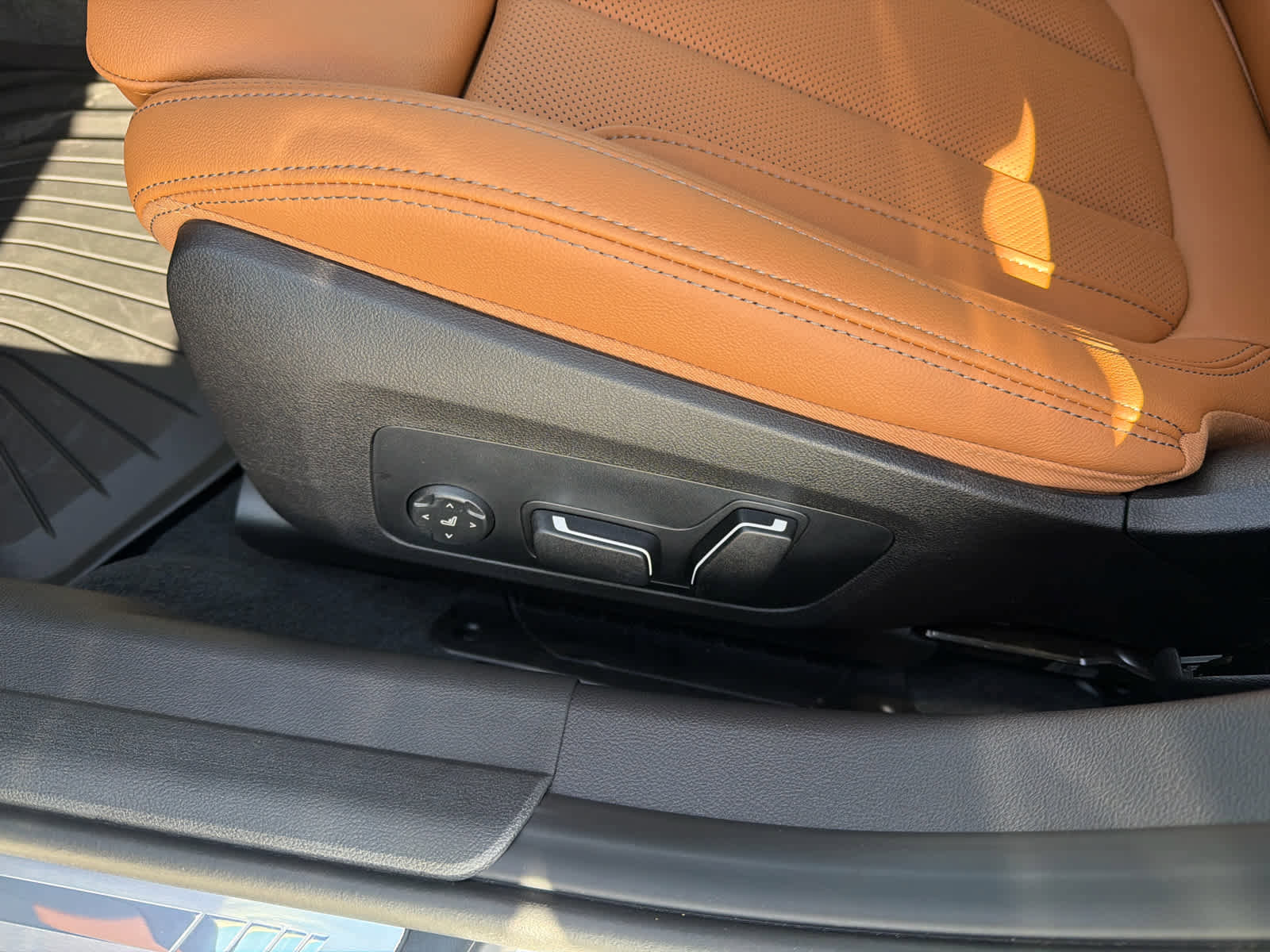 Used 2026 BMW 330i xDrive Sedan w/ M Sport Package image 21