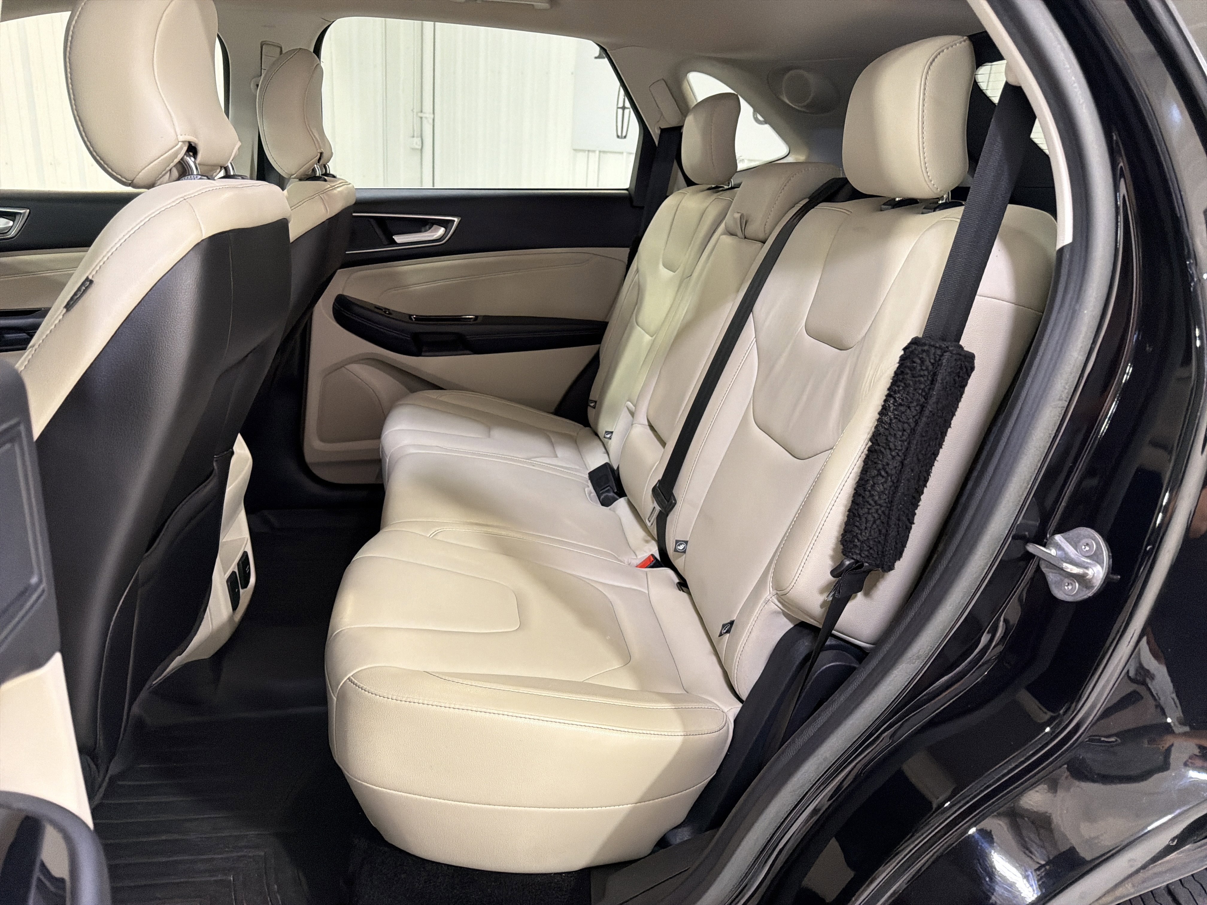 Used 2017 Ford Edge Titanium w/ Technology Package image 10