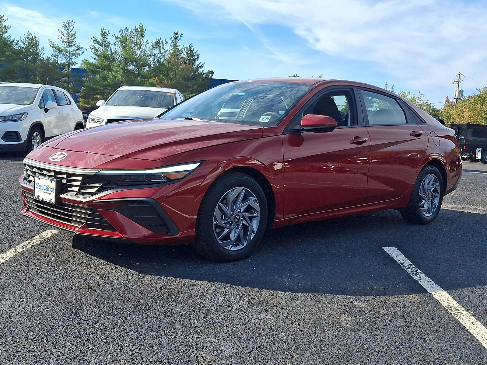 Used 2024 Hyundai Elantra SEL FWD image 3