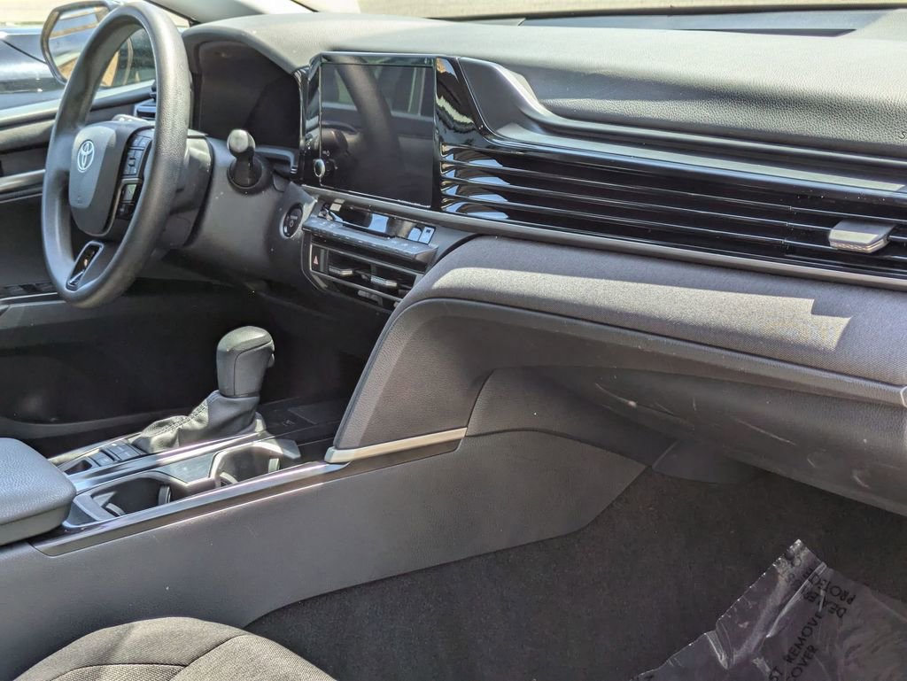 Used 2025 Toyota Camry LE image 32