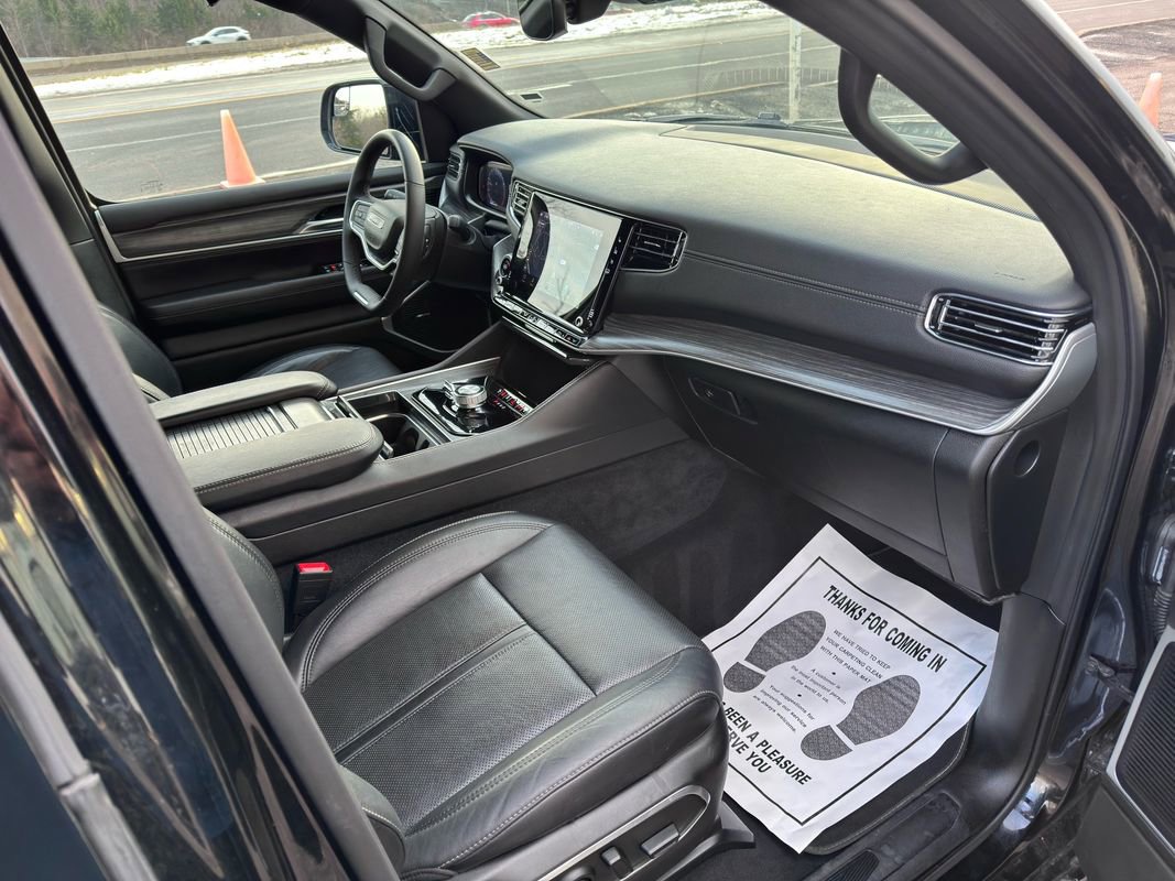 Used 2024 Jeep Wagoneer L Series II w/ Flexible Seating Group image 31