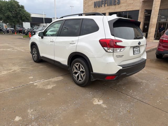 Used 2020 Subaru Forester Premium AWD/4WD image 6