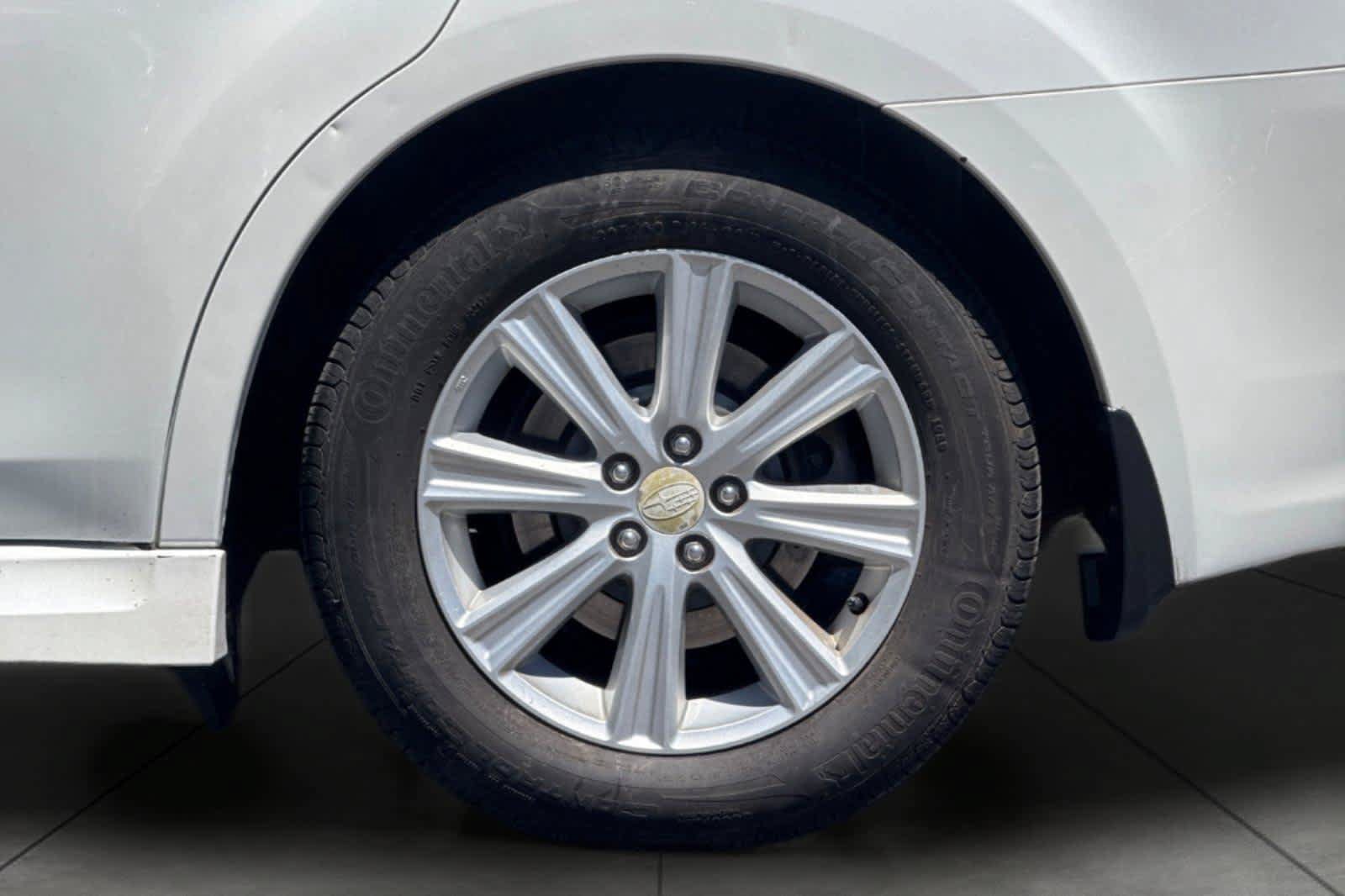 Used 2010 Subaru Legacy 2.5i Premium AWD/4WD image 11