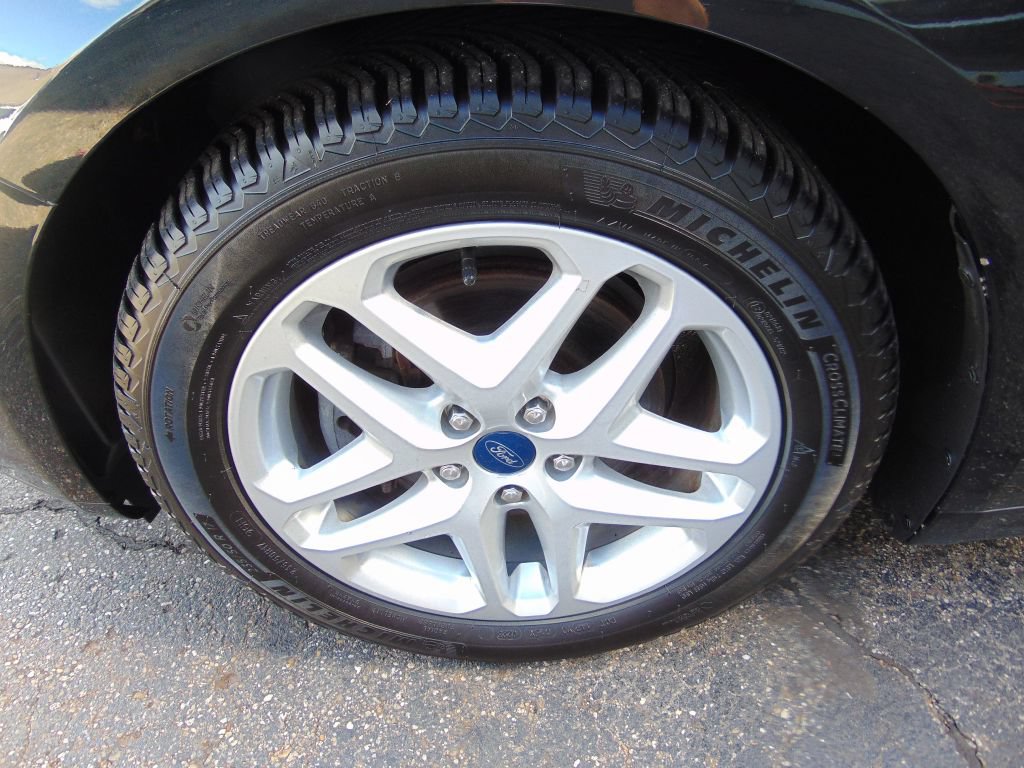 Used 2015 Ford Fusion SE FWD image 23