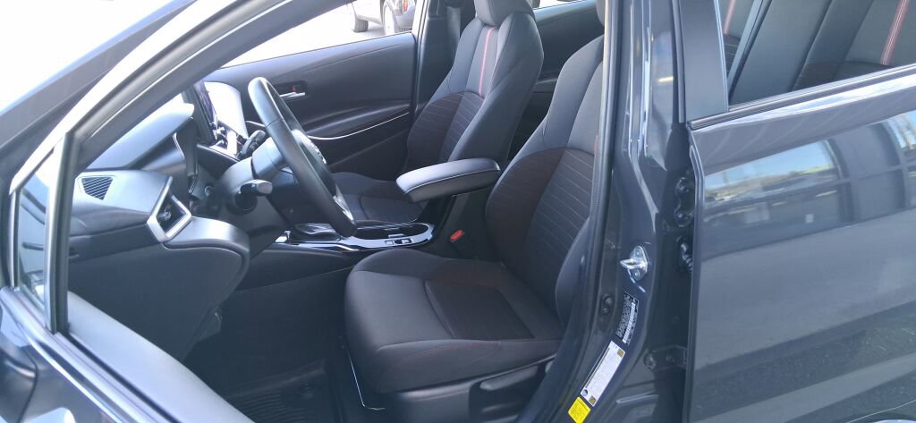 Used 2024 Toyota Corolla SE w/ SE Package image 27