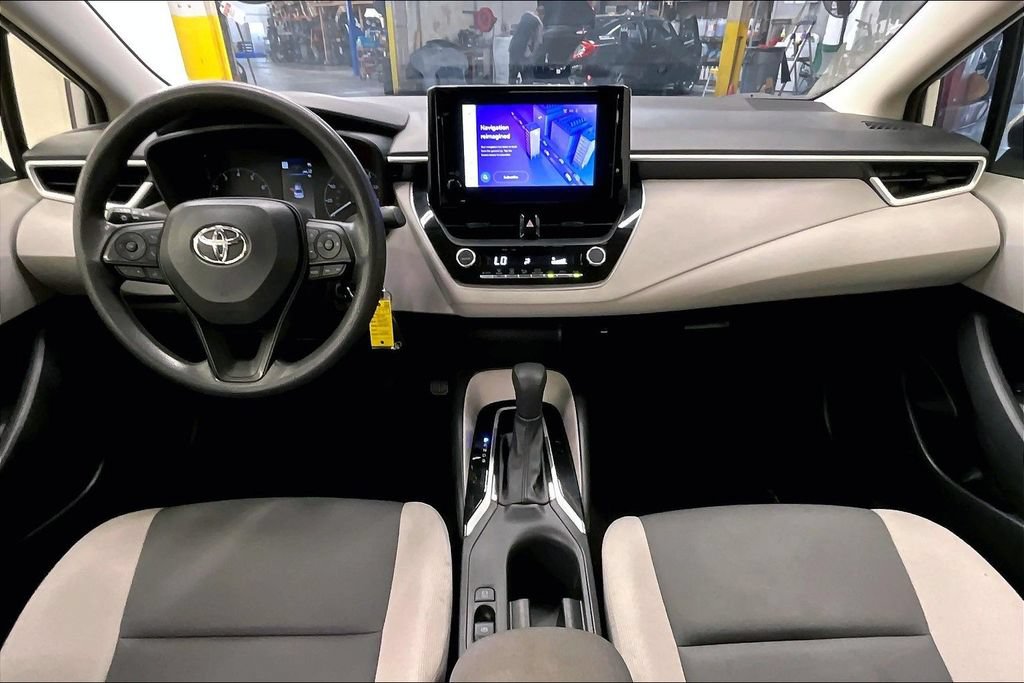 Used 2025 Toyota Corolla LE FWD image 14