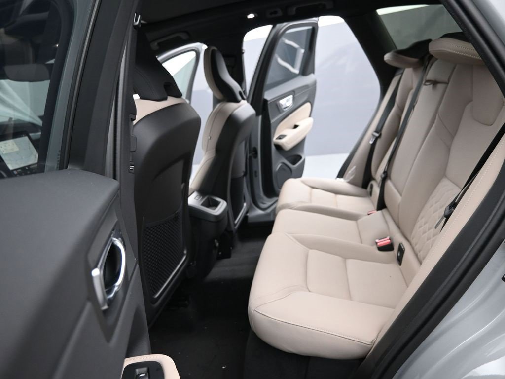 New 2026 Volvo XC60 B5 Plus w/ Protection Package Premier image 20
