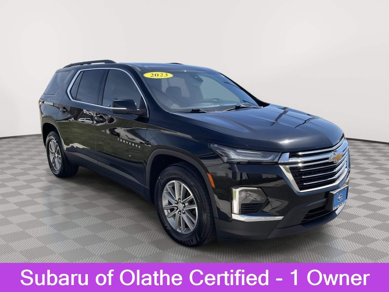 Used 2023 Chevrolet Traverse LT w/ LPO, Floor Liner Package image 1