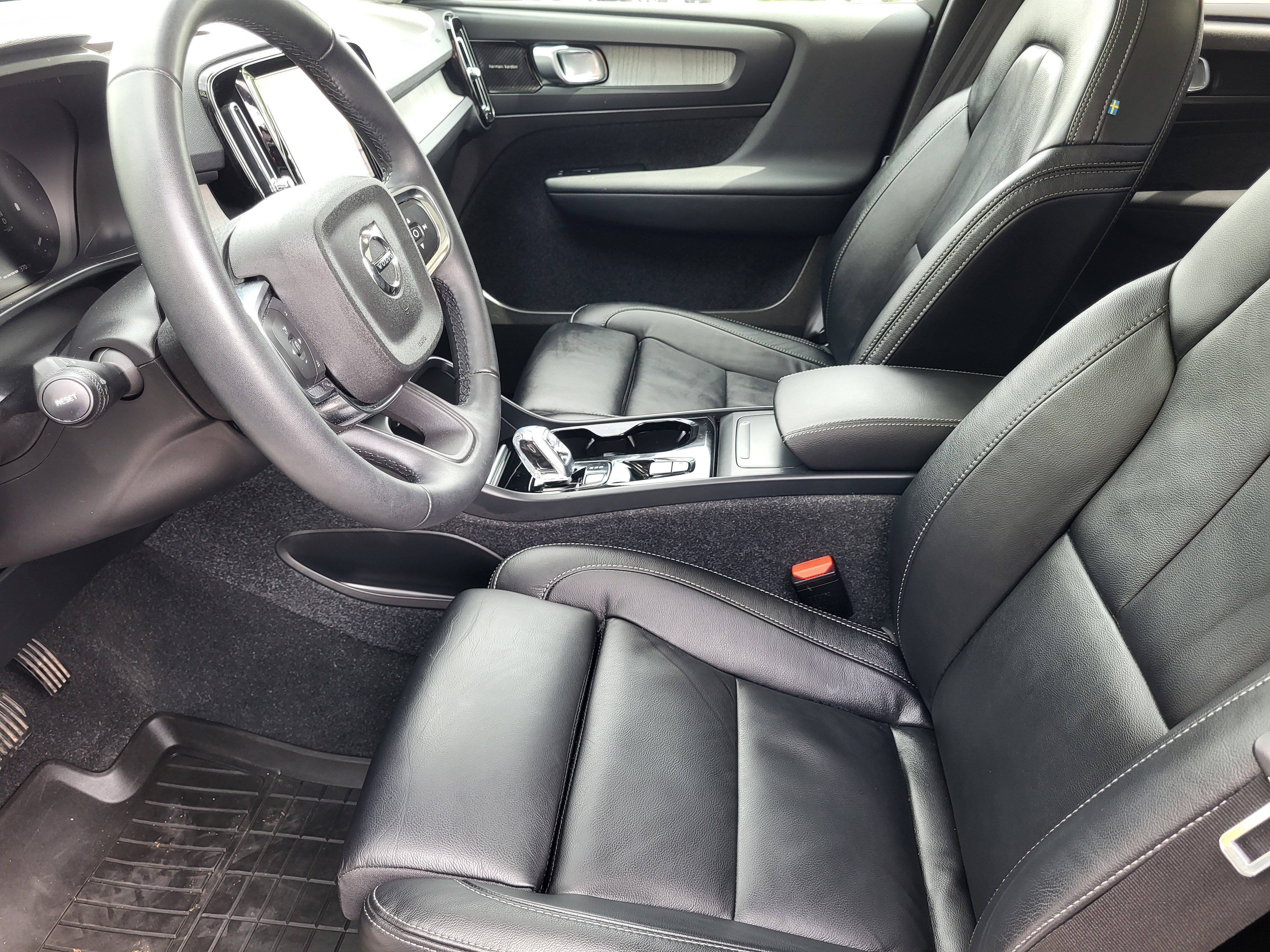 Certified 2023 Volvo XC40 B5 Plus w/ Driver Assist Package AWD/4WD image 10