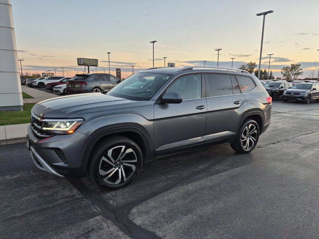 Used 2023 Volkswagen Atlas SEL AWD/4WD image 2