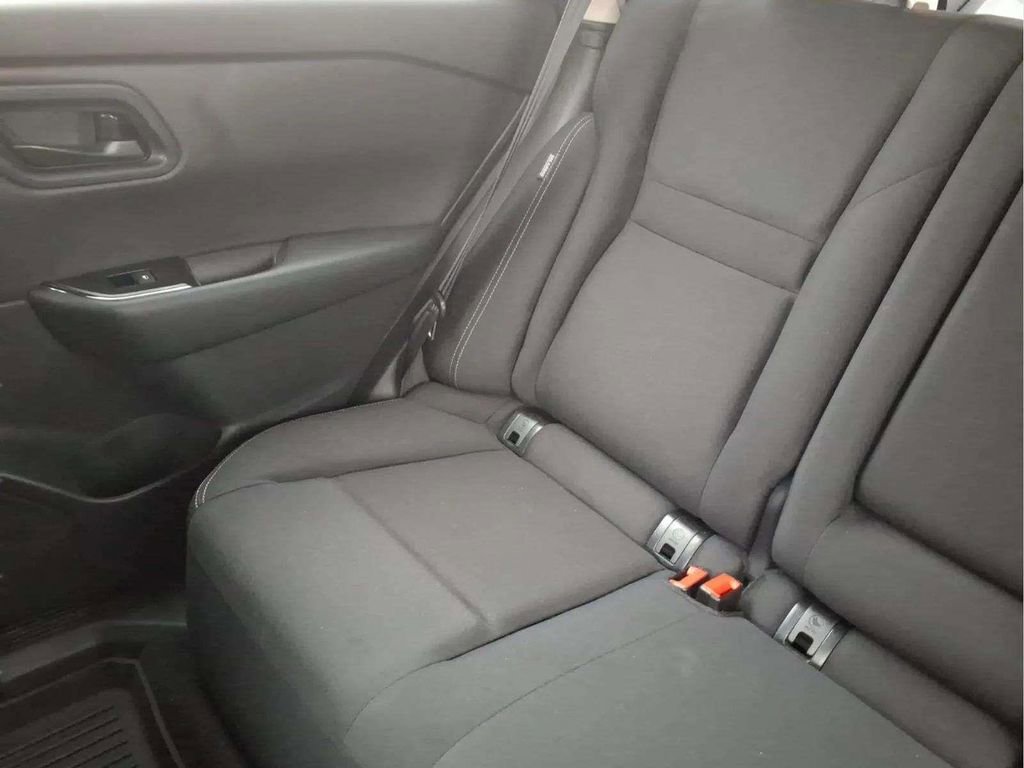 Used 2025 Nissan Rogue S image 16