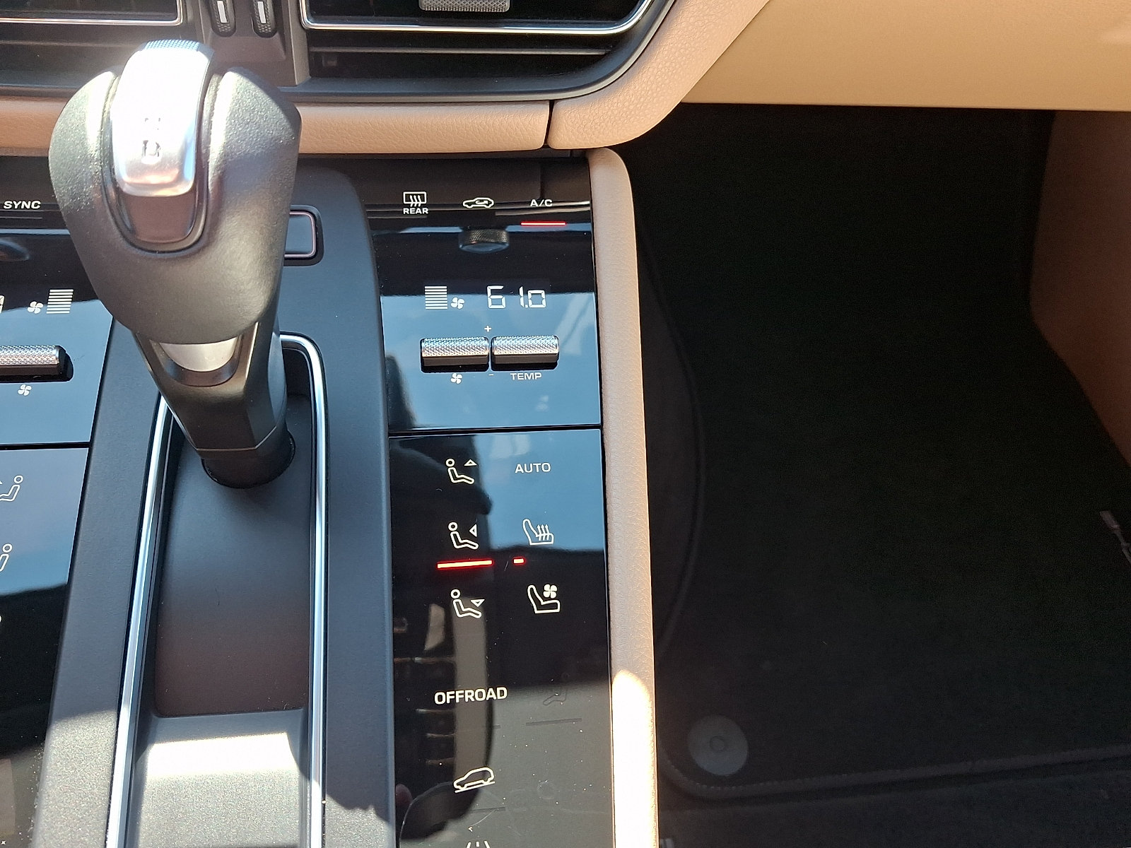 Used 2022 Porsche Macan AWD/4WD image 18