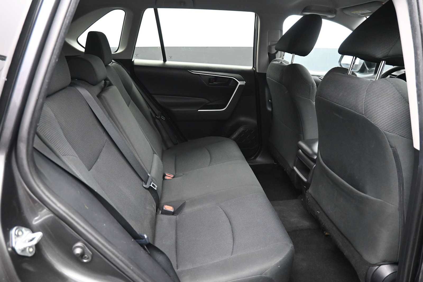 Used 2020 Toyota RAV4 LE w/ All Weather Liner Package AWD/4WD image 23