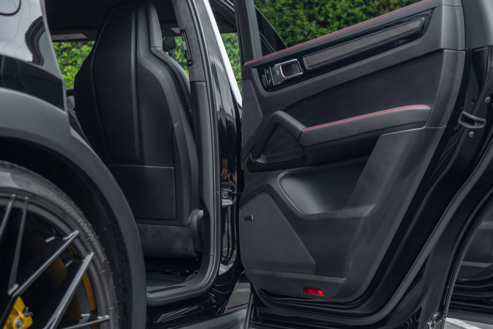Used 2023 Porsche Cayenne Turbo GT image 38