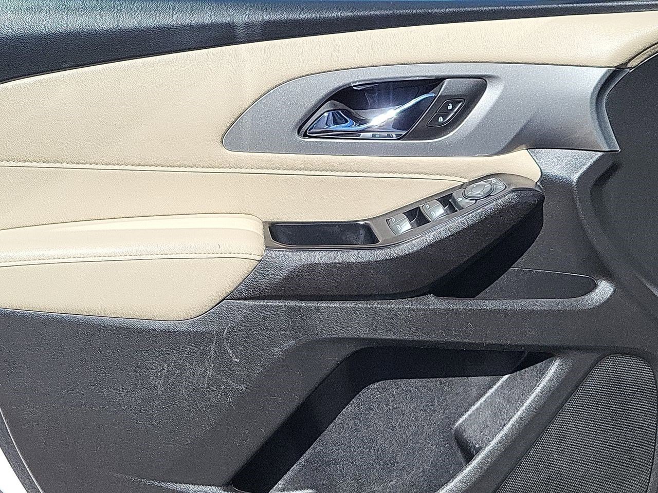 Used 2023 Chevrolet Traverse LS image 27