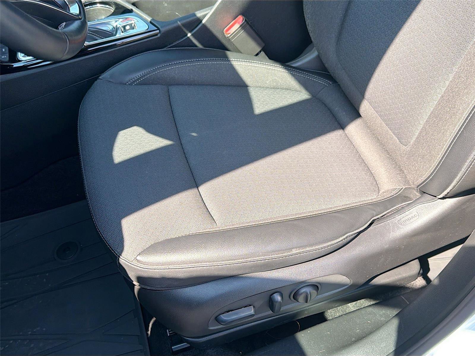 Used 2023 Buick Encore GX Select image 19