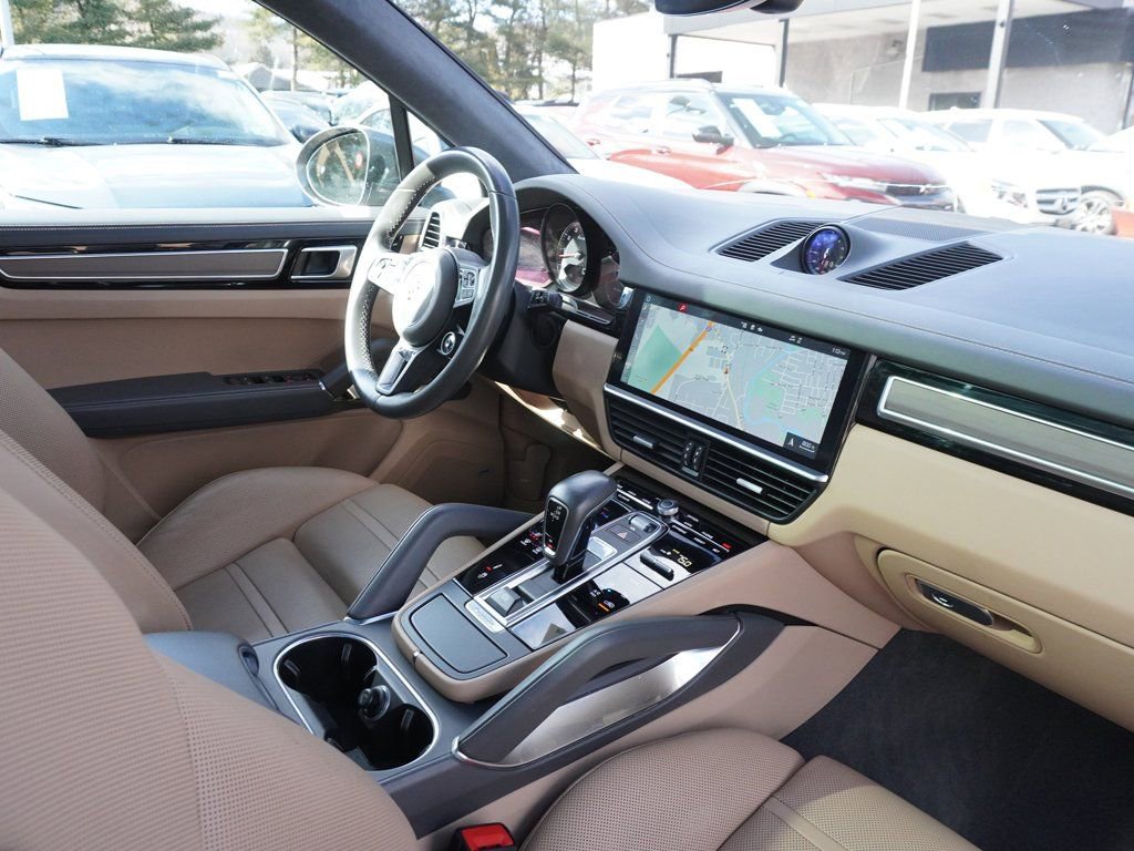 Used 2020 Porsche Cayenne Turbo image 34
