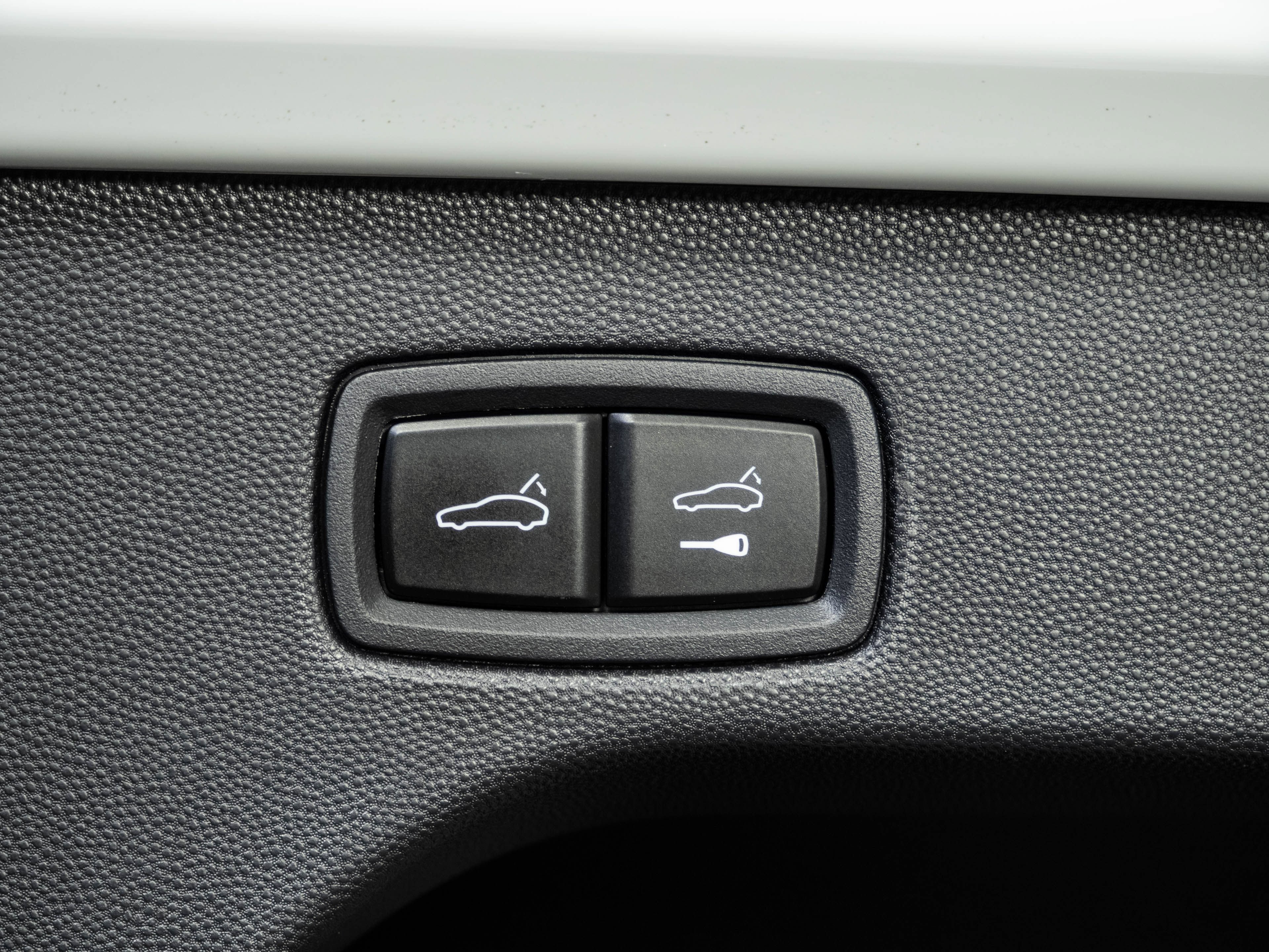 Used 2025 Porsche Macan Electric RWD image 32