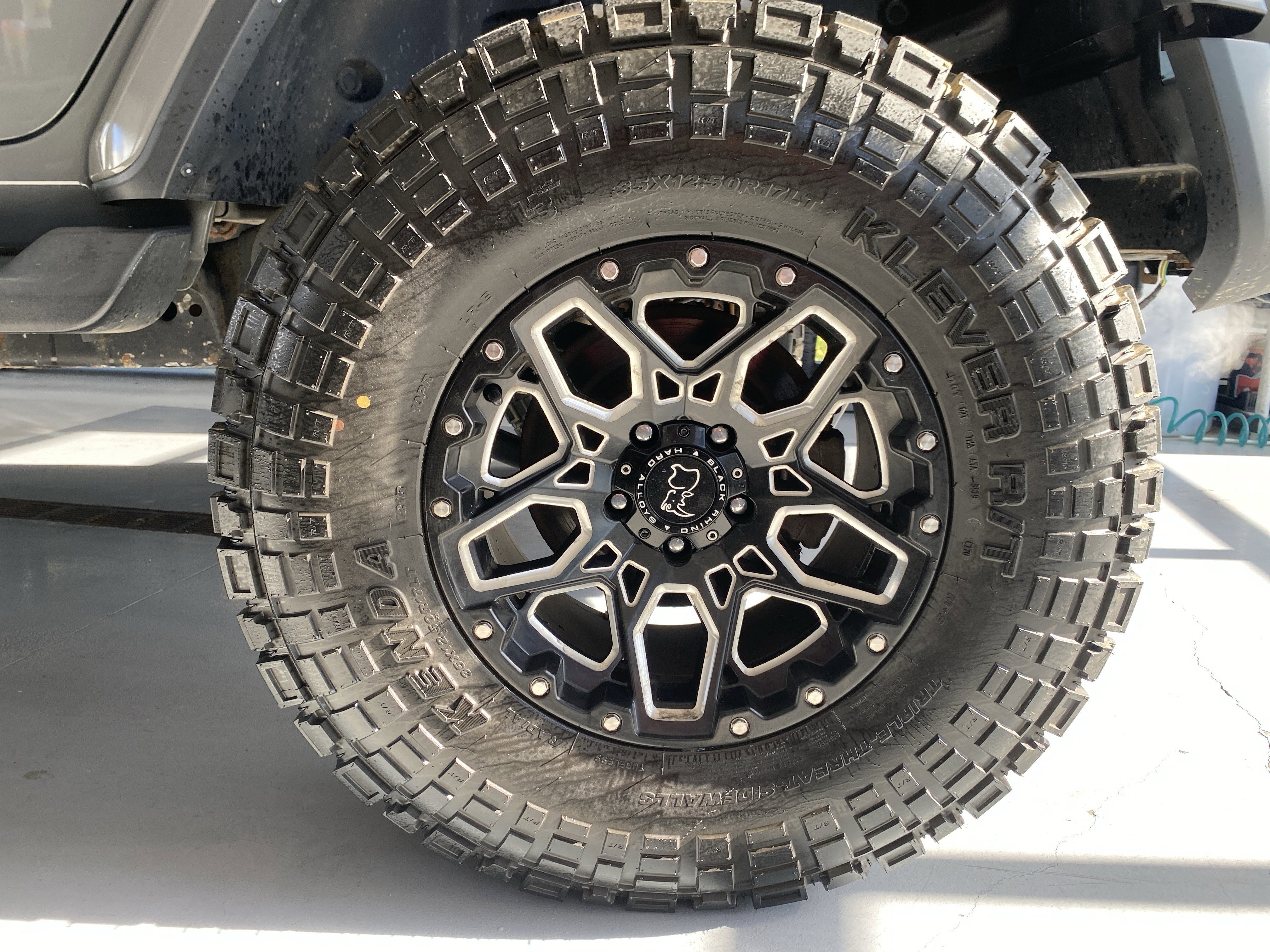 Used 2018 Jeep Wrangler Unlimited Sahara image 28