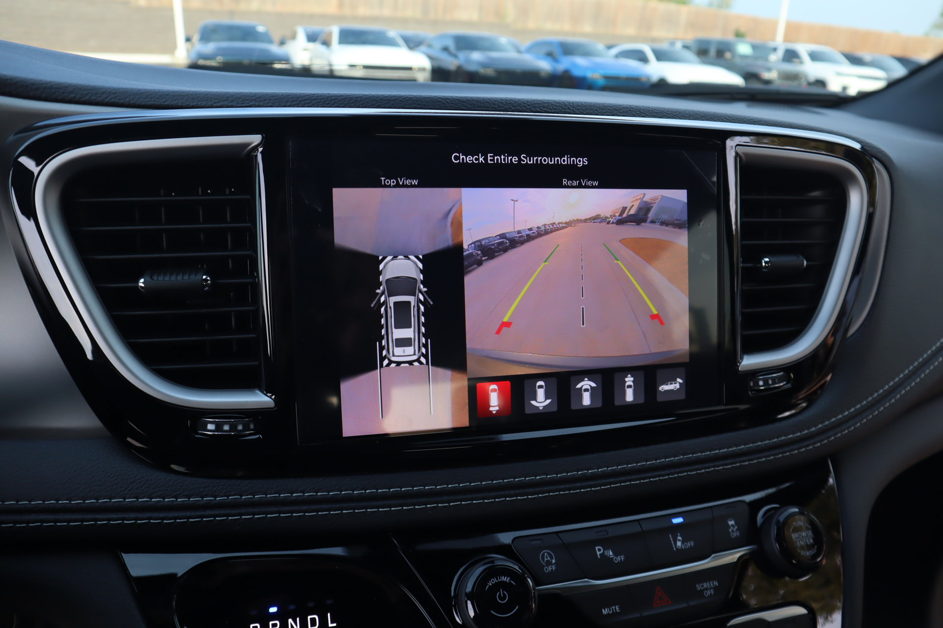 New 2027 Chrysler Pacifica Limited FWD image 6