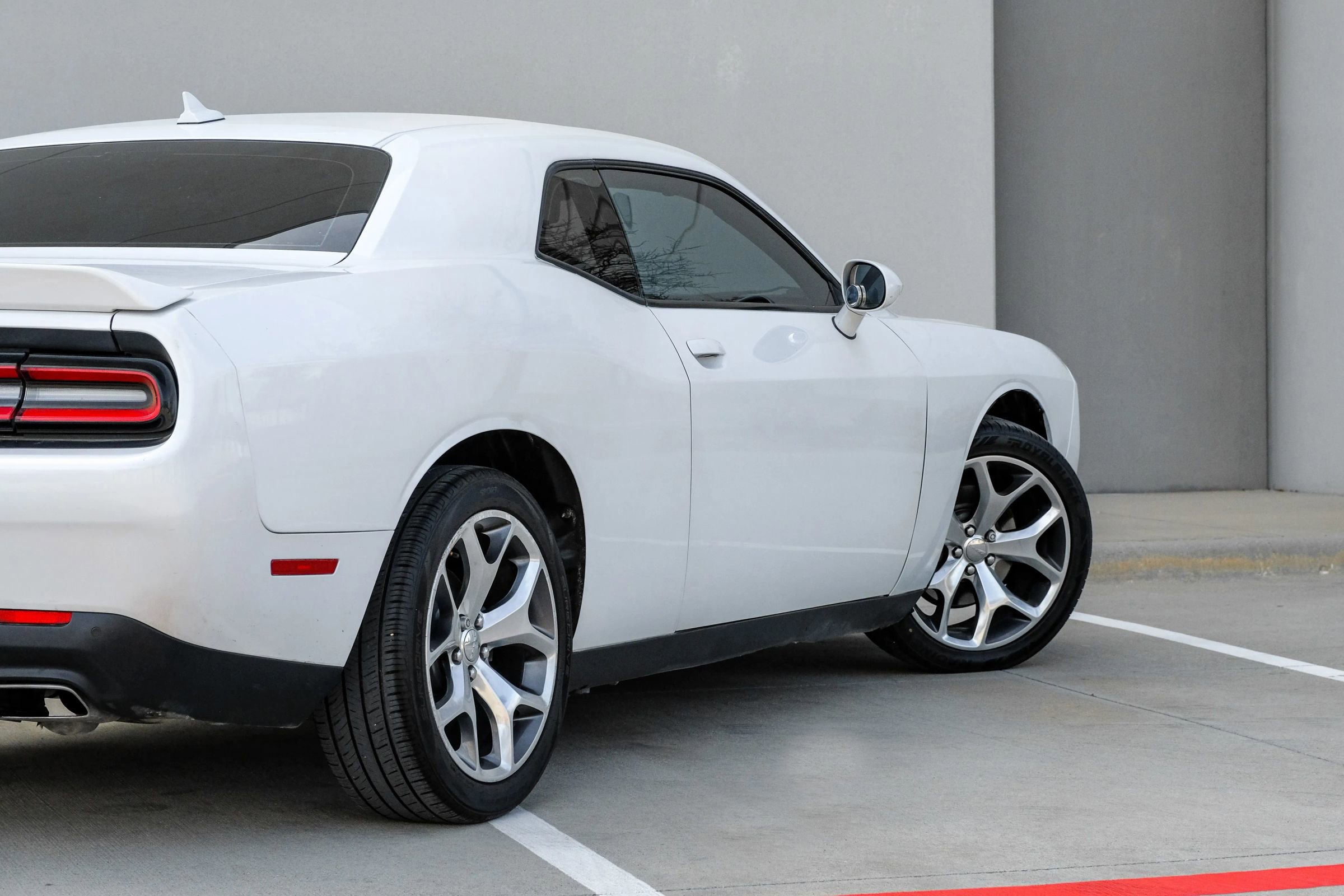 Used 2016 Dodge Challenger SXT Plus image 6