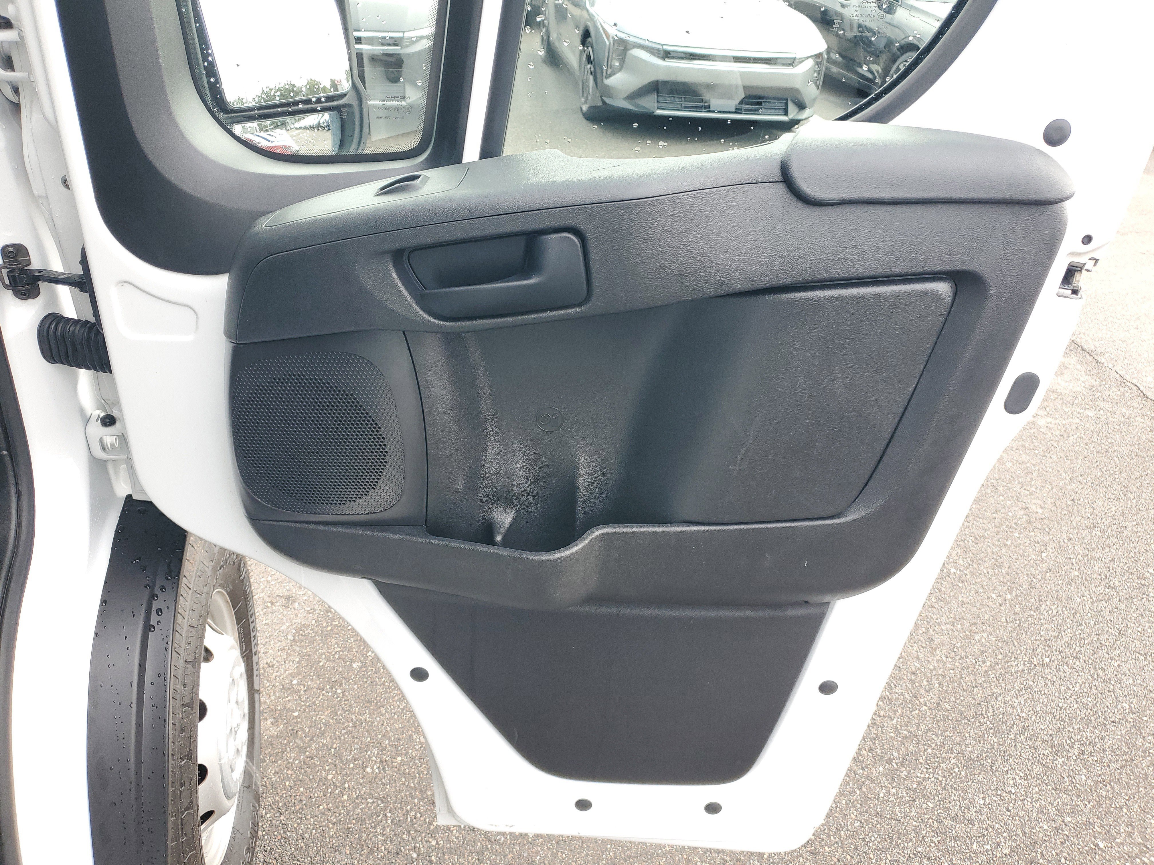 Used 2025 RAM ProMaster 2500 w/ Convenience Group image 9