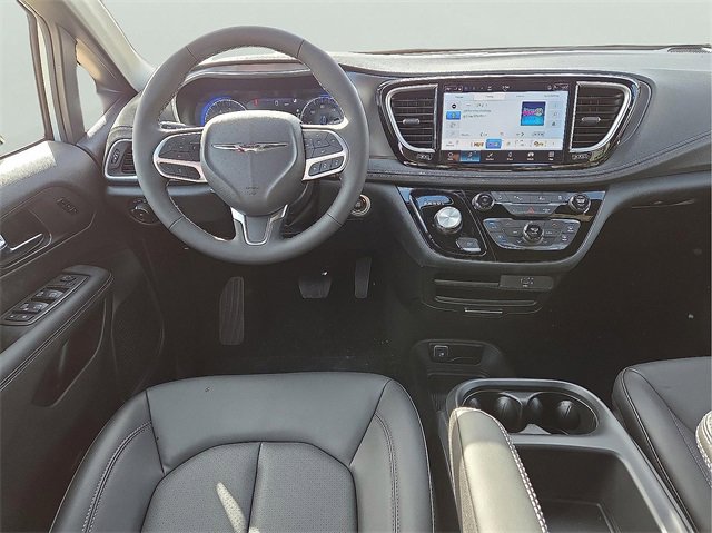 New 2026 Chrysler Pacifica Select image 10