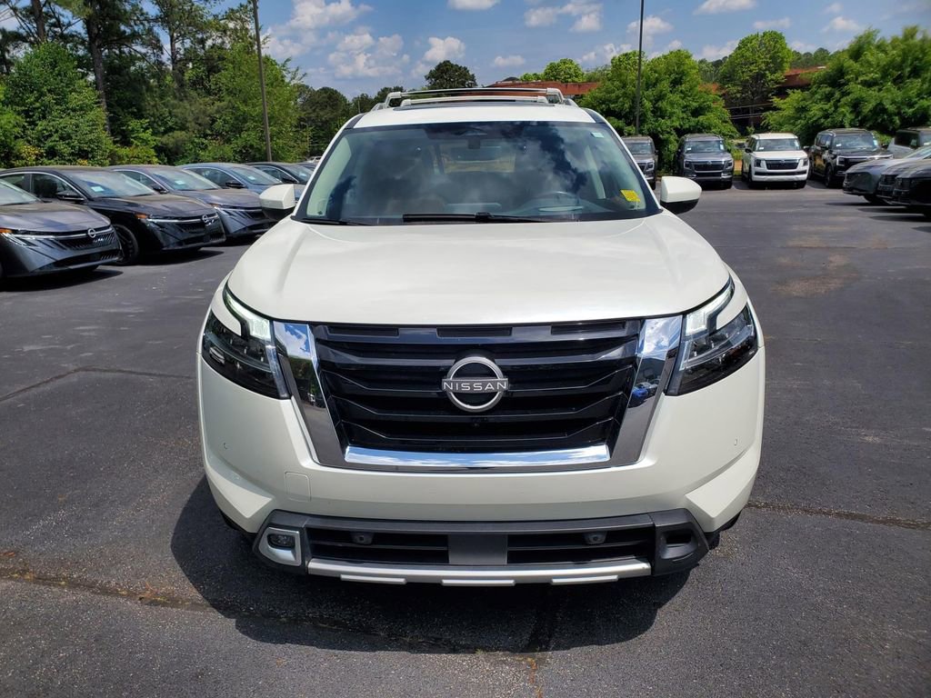 Used 2023 Nissan Pathfinder Platinum FWD image 11