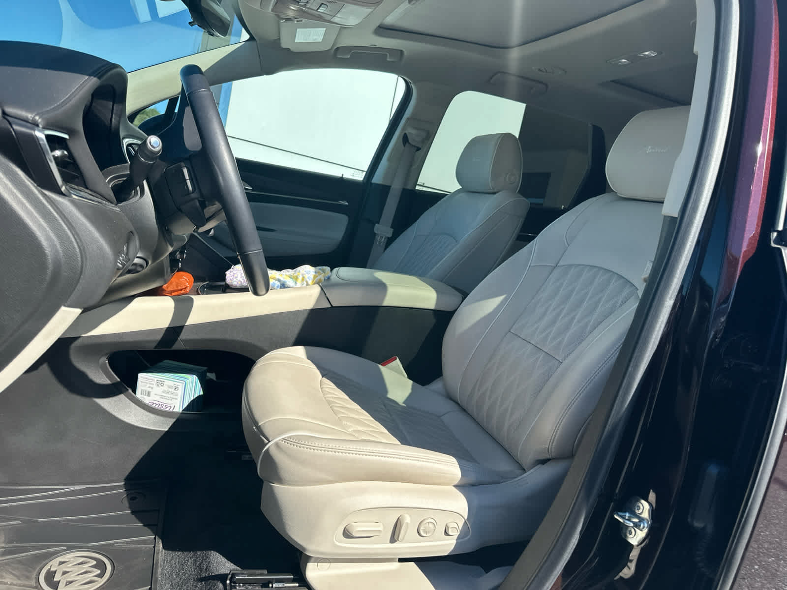 Used 2022 Buick Enclave Avenir w/ Avenir Technology Package FWD image 3