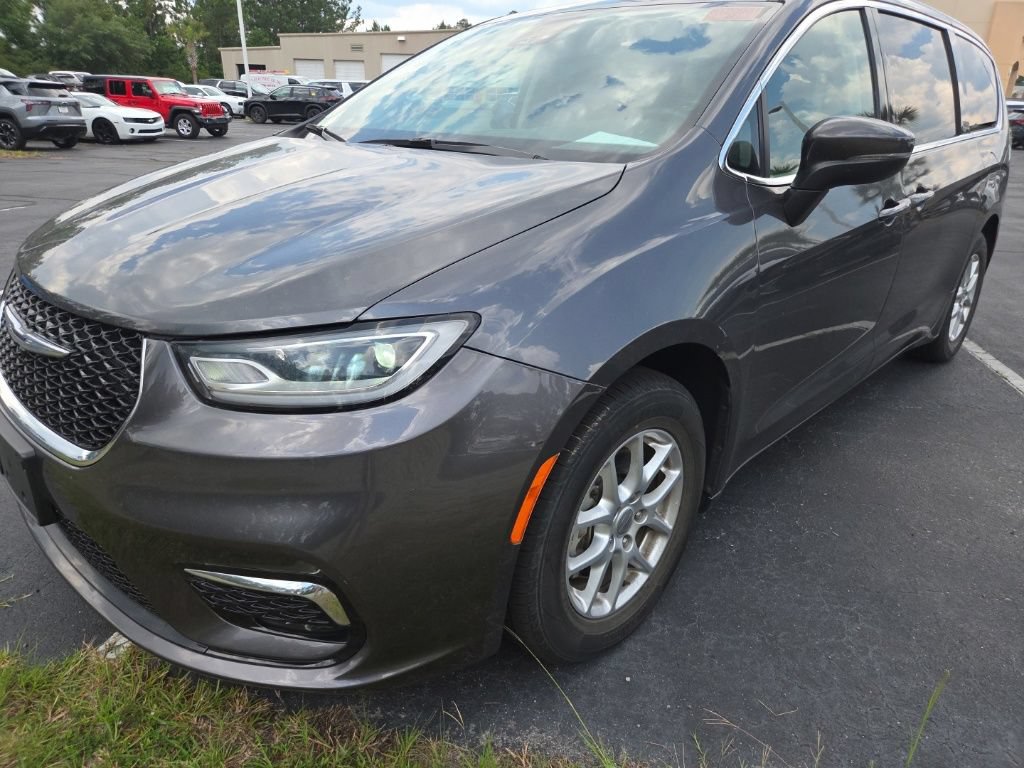 Used 2023 Chrysler Pacifica Touring-L FWD image 42