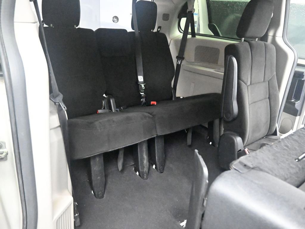 Used 2013 Dodge Grand Caravan SXT image 21