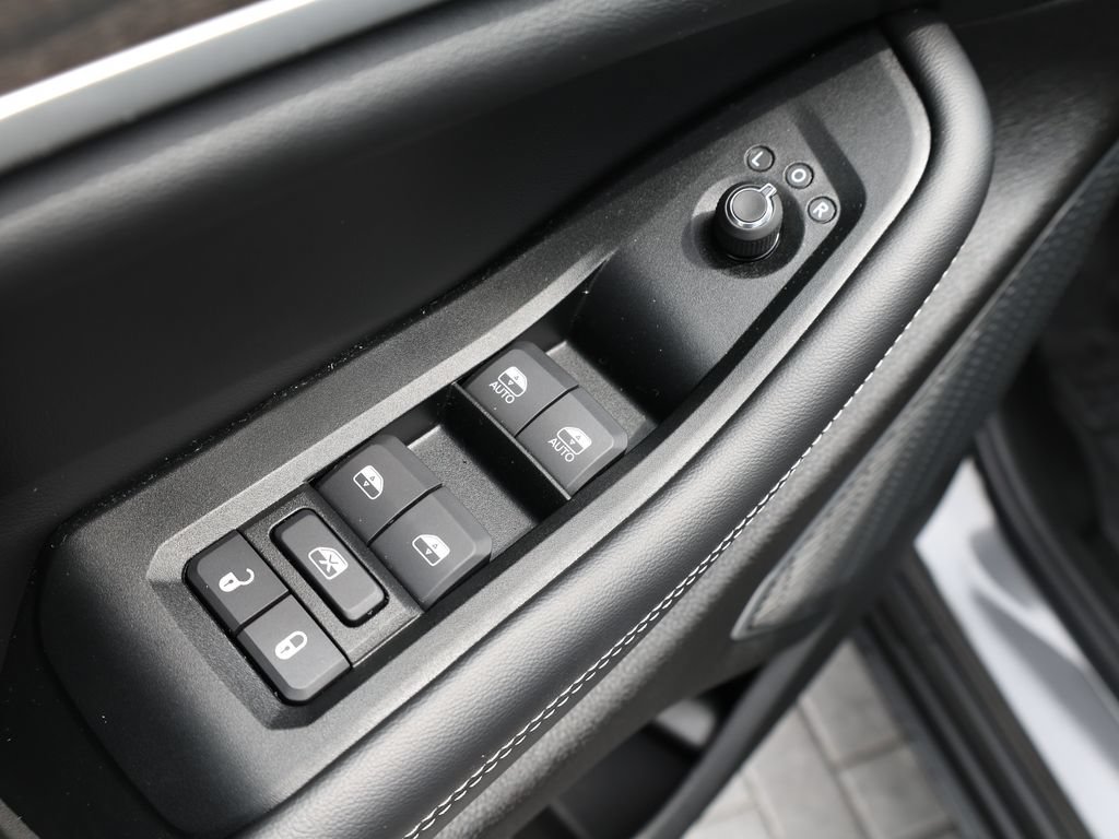 Used 2026 Jeep Grand Cherokee Limited w/ Luxury Tech Group II RWD image 12