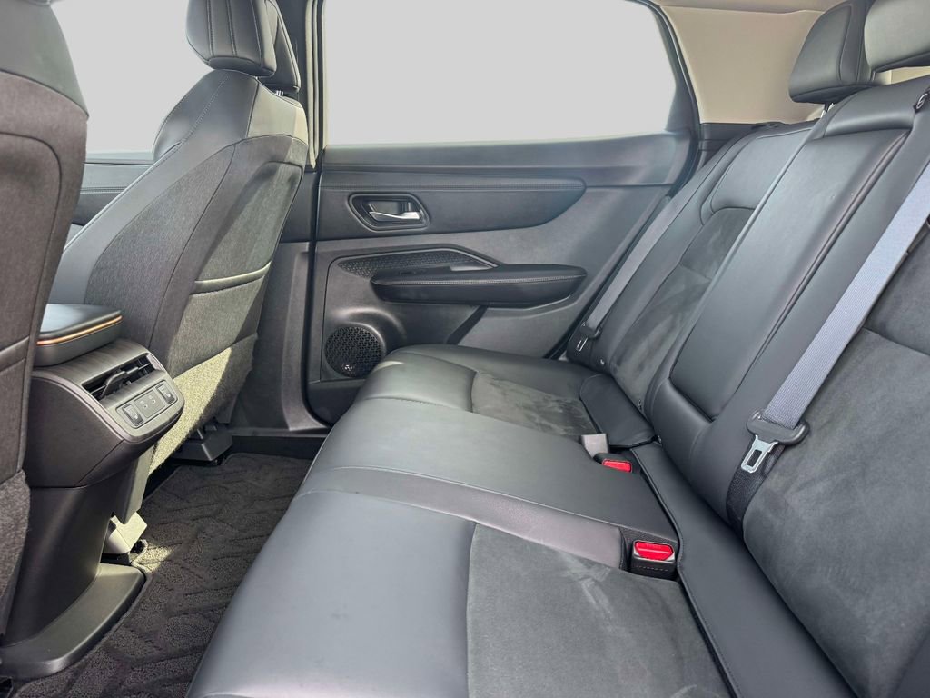 Used 2025 Nissan Ariya AWD image 11