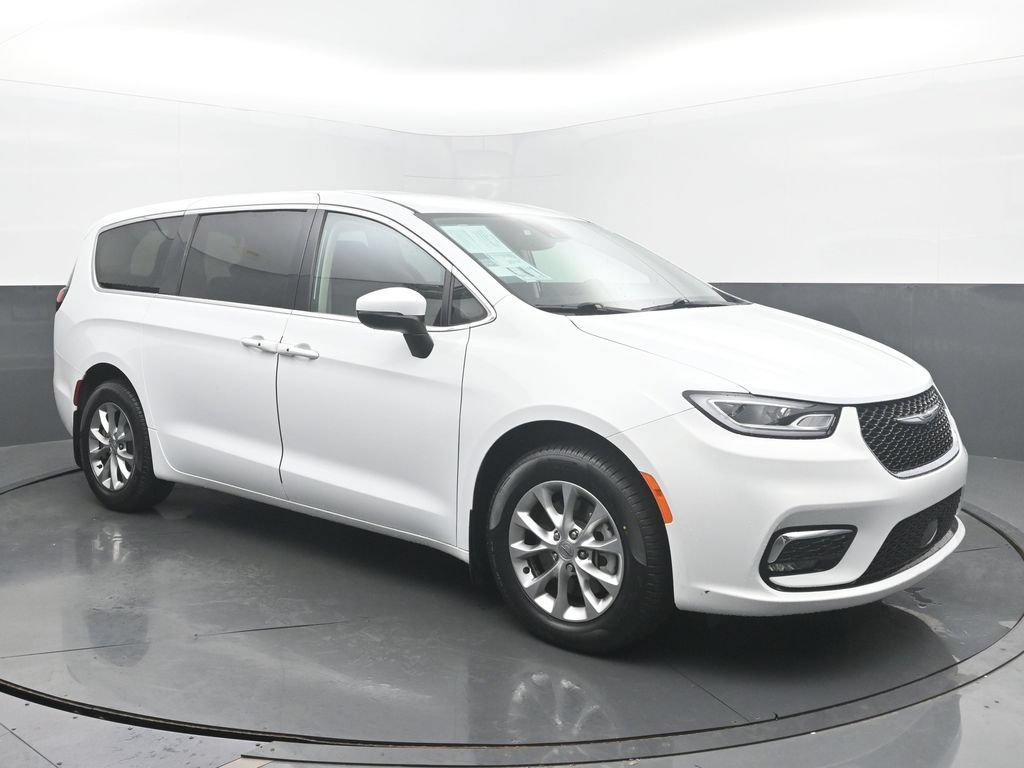 Used 2023 Chrysler Pacifica Touring-L AWD/4WD image 8