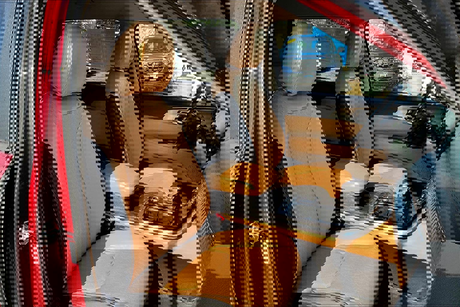 Used 2023 Kia Carnival LX image 7