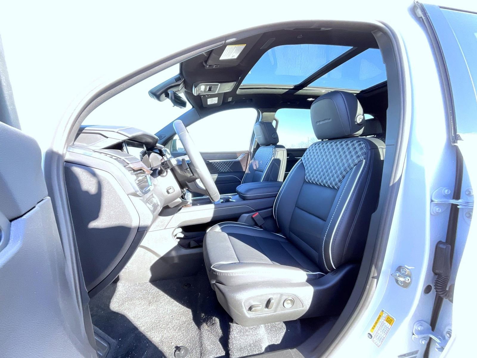 New 2026 GMC Acadia Denali w/ Super Cruise Package image 10