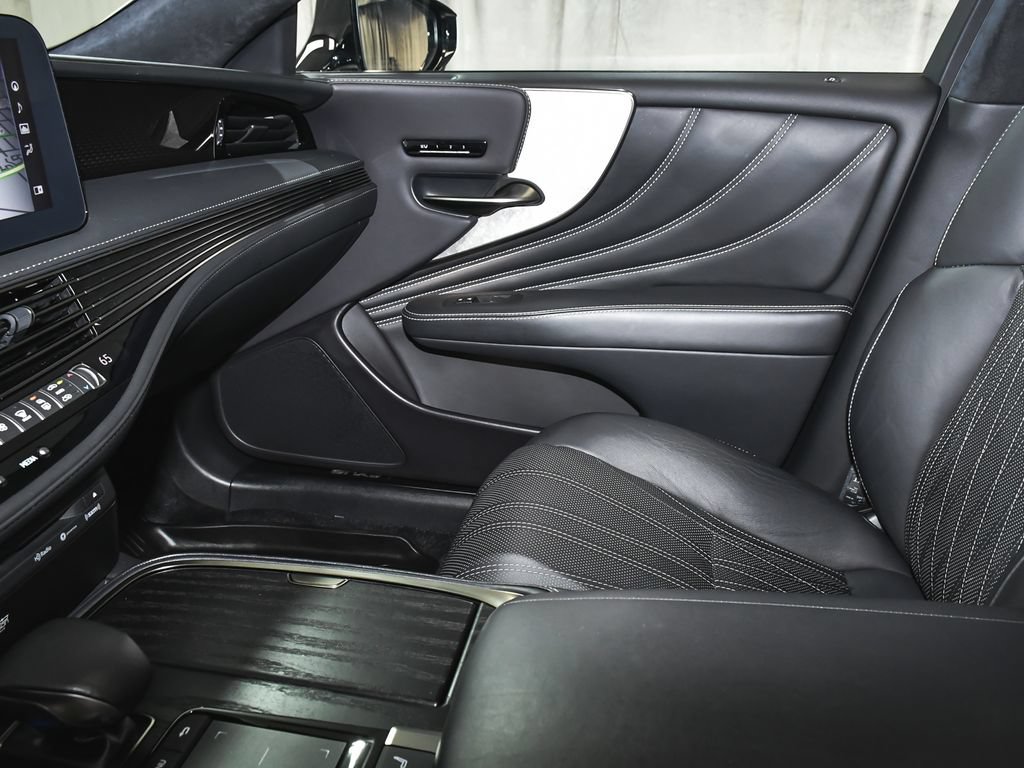 Used 2022 Lexus LS 500h AWD w/ Luxury Package image 54