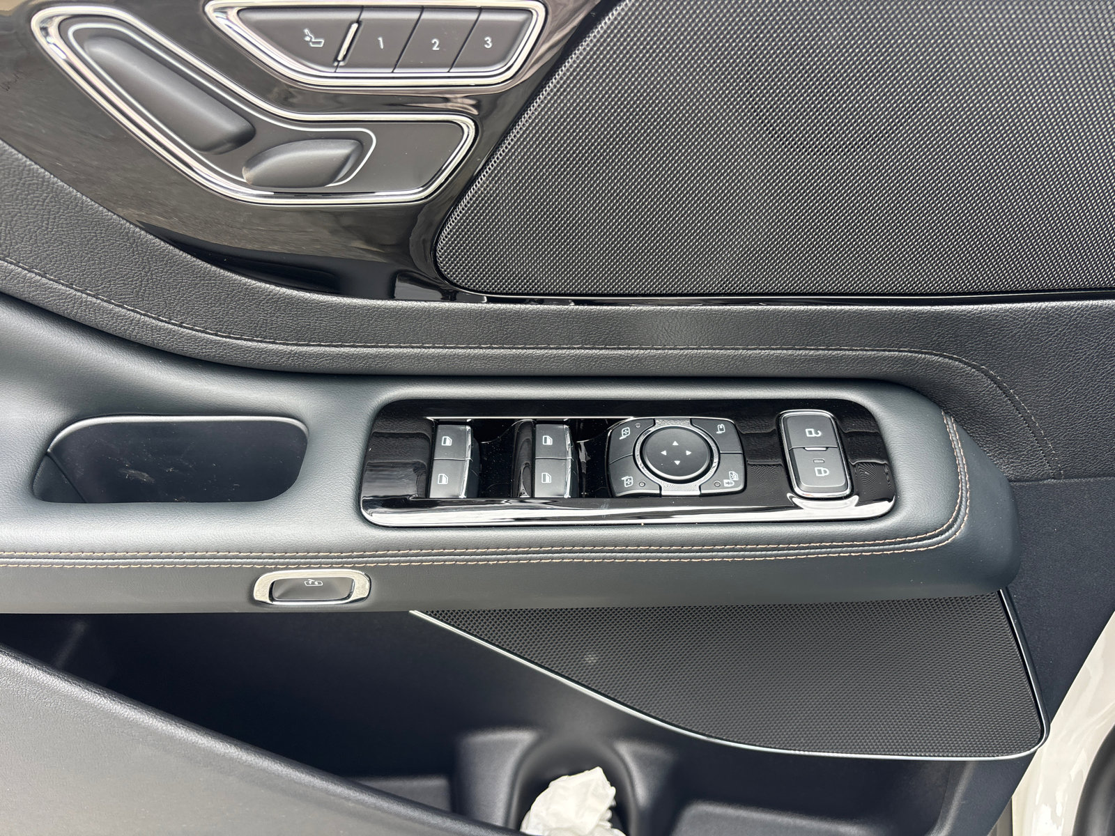 New 2026 Lincoln Aviator AWD image 13