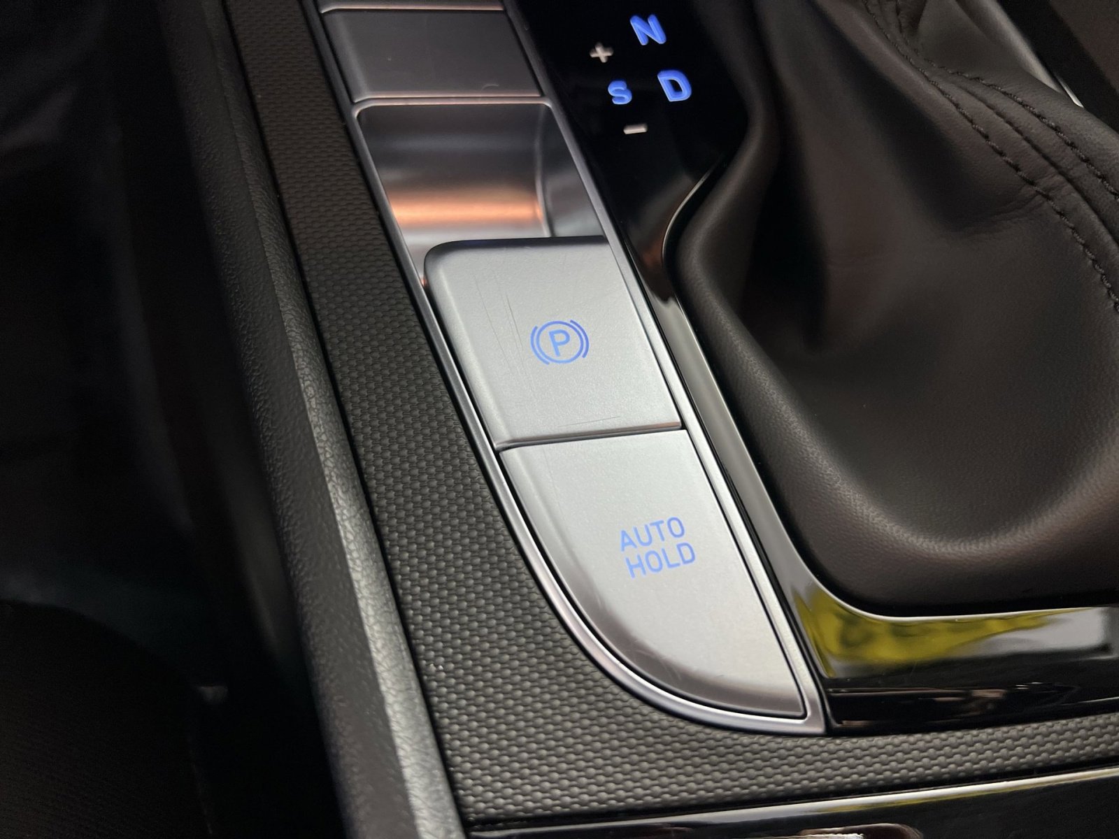 Used 2025 Hyundai Elantra Blue image 32