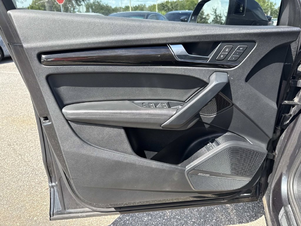 Used 2020 Audi Q5 e Premium Plus w/ Premium Plus Package AWD/4WD image 20