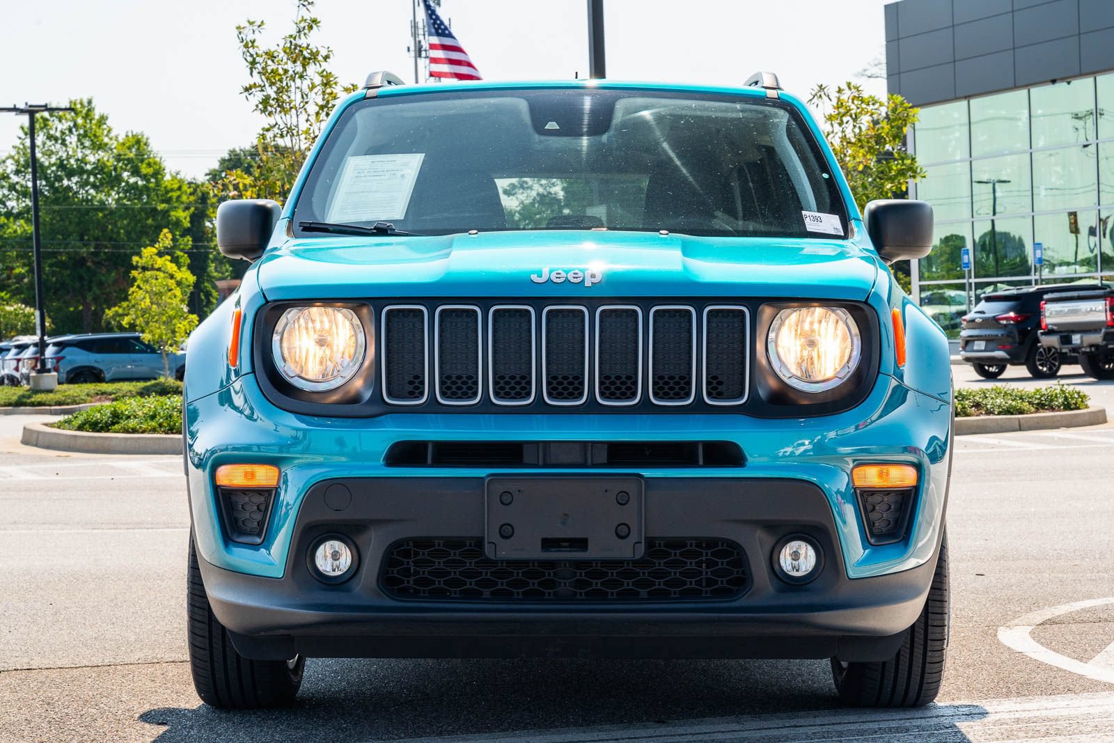 Used 2022 Jeep Renegade Latitude AWD/4WD image 2