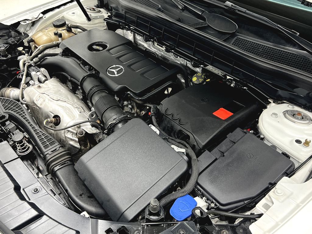 Used 2021 Mercedes-Benz GLB 250 4MATIC image 28