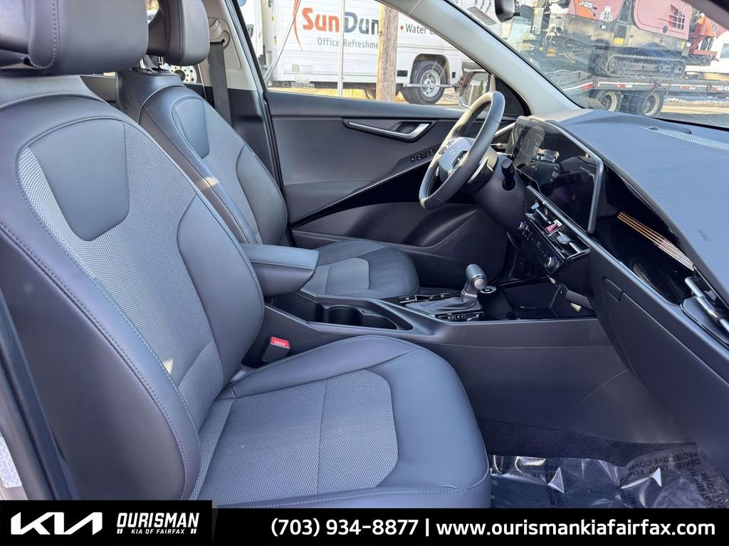 Used 2023 Kia Niro EX Touring image 22