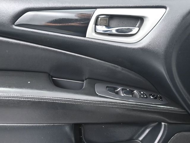 Used 2020 Nissan Pathfinder S image 13
