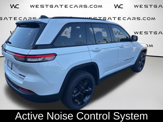 Used 2023 Jeep Grand Cherokee Limited w/ Black Appearance Package AWD/4WD image 8