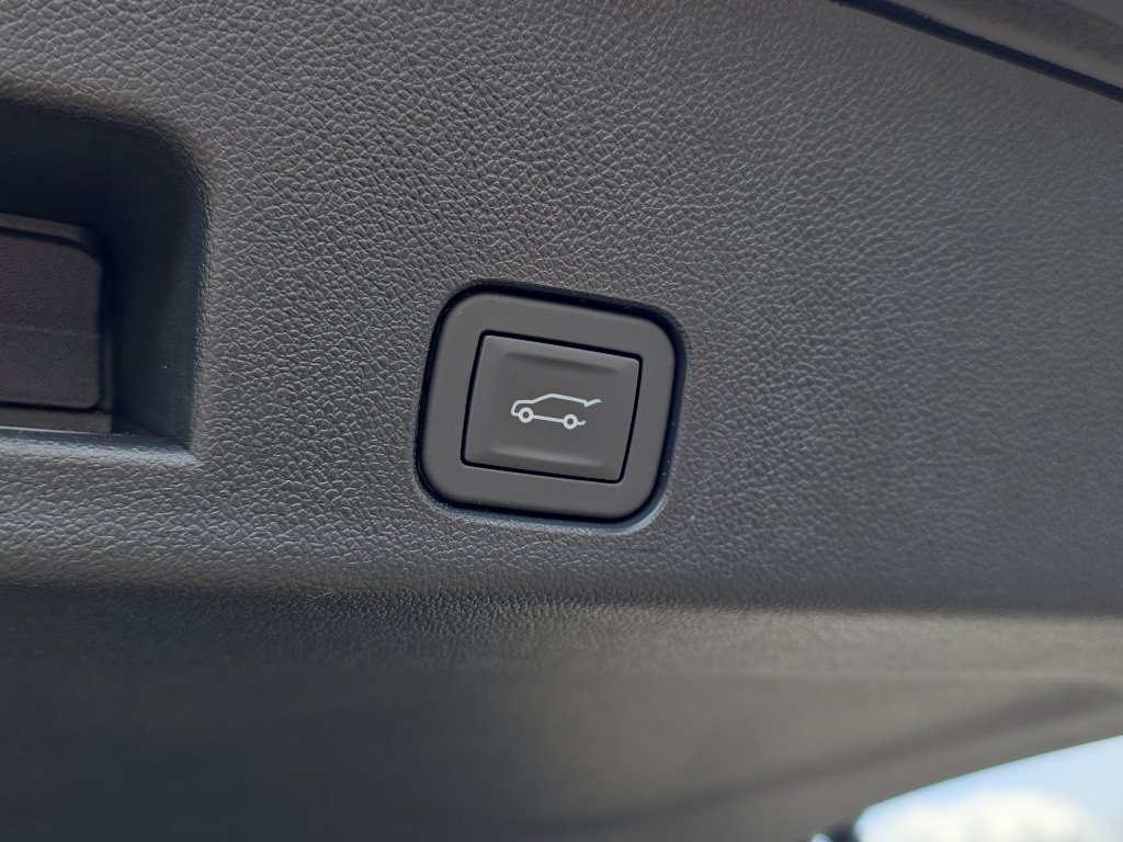 New 2026 Chevrolet Traverse RS AWD/4WD image 12